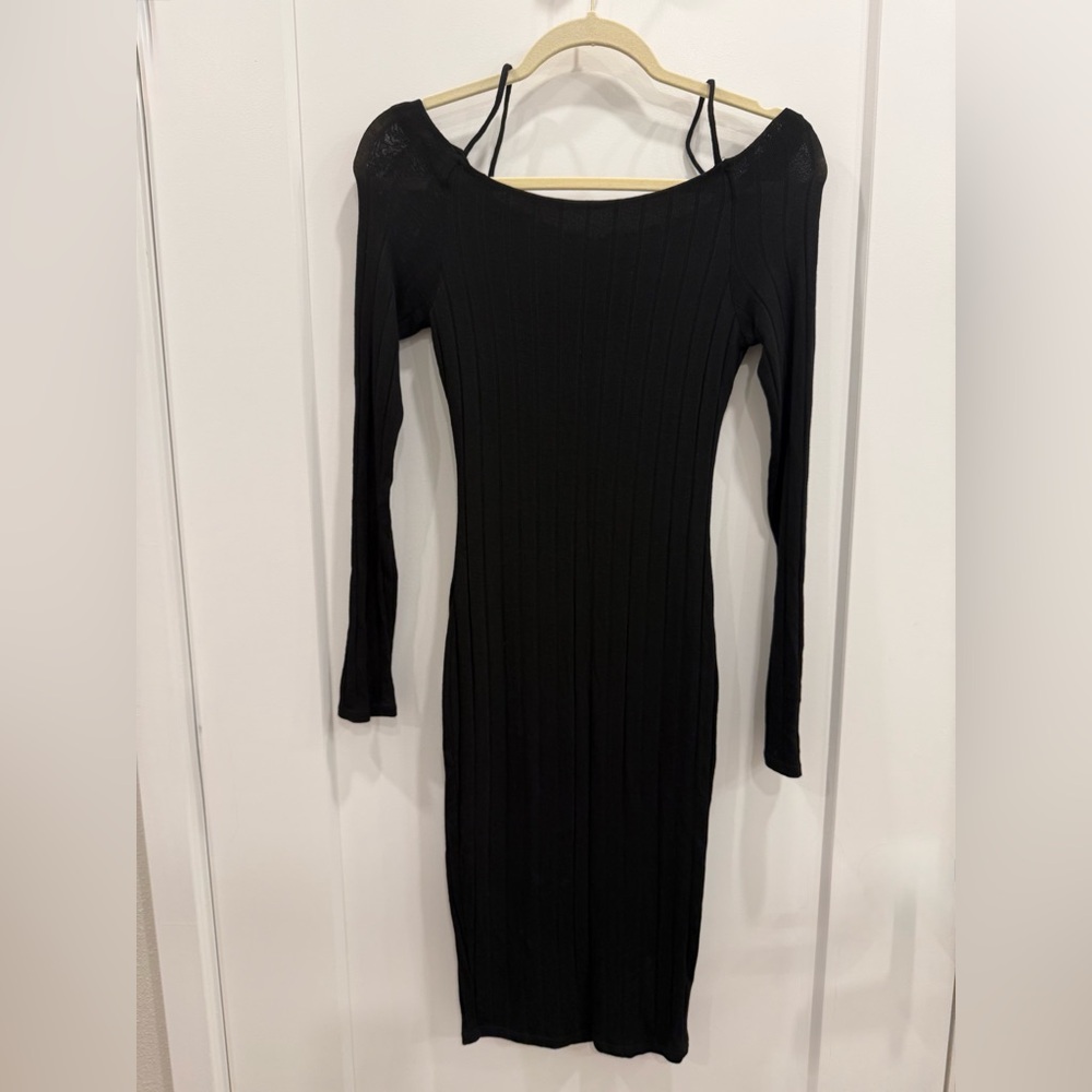 Fashion Nova Off-Shoulder Black Midi Dress lined. Size Large NWT